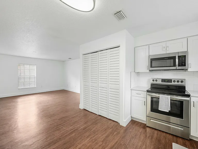 Gandy Parkside Apartments — Photo 42