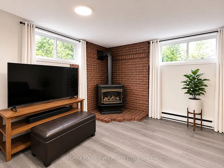 95 Diffin Dr — Photo 9