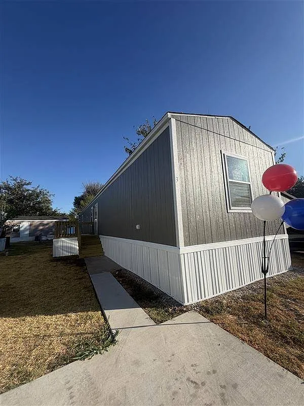 3 bed, 2.0 bath, 924 sqft, $1,600 — Photo 1
