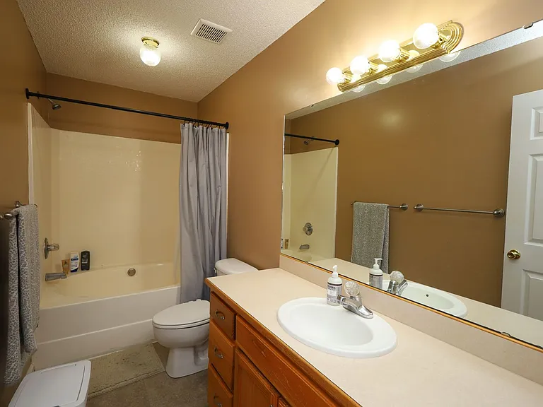 134 Pecan St — Photo 6