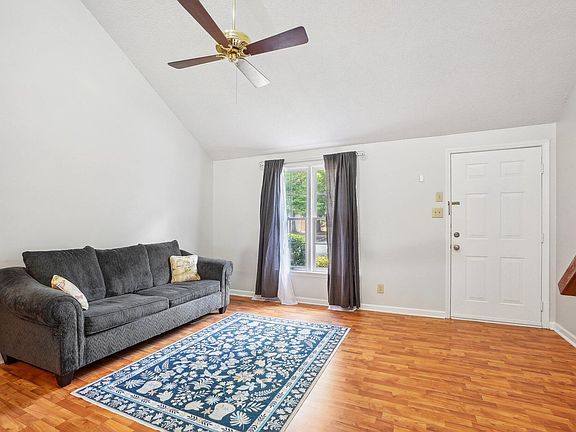 4th image of 902 Gatehouse Ln