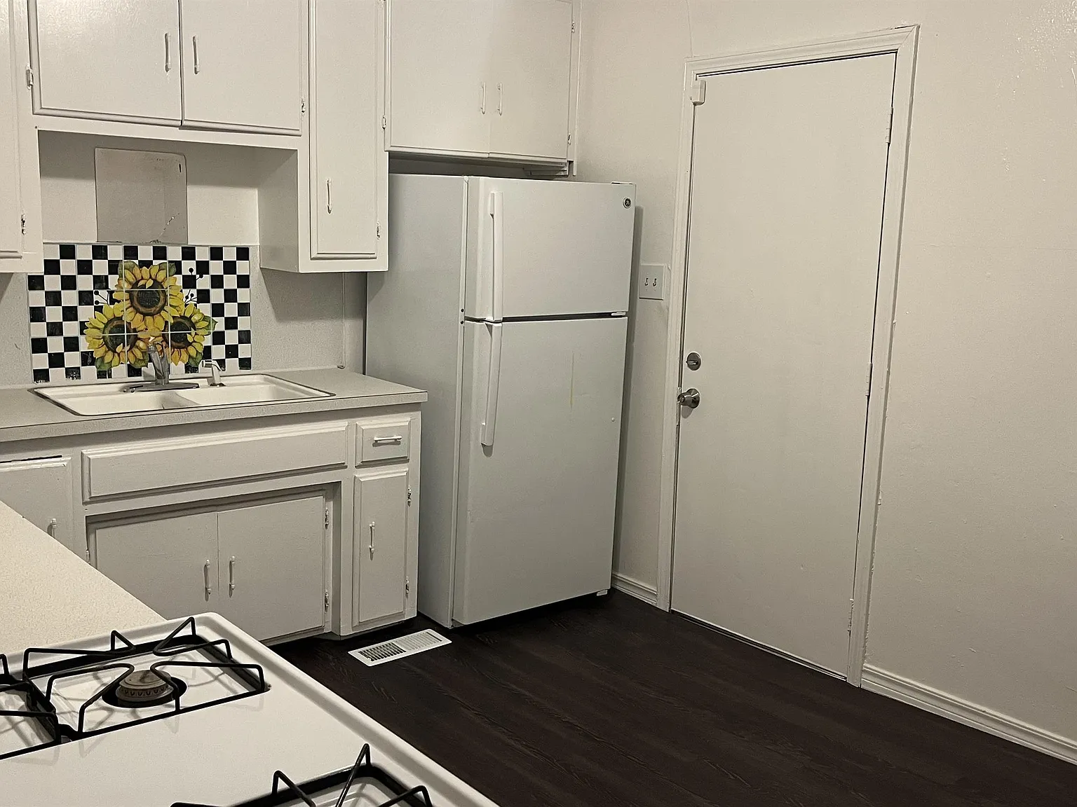 3408 Woodside Dr - 1 — Photo 3