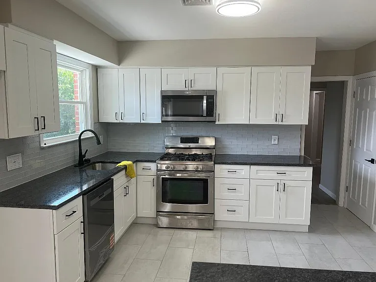 33 Harding St — Photo 1