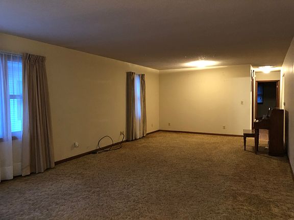 4th image of 208 W Water St