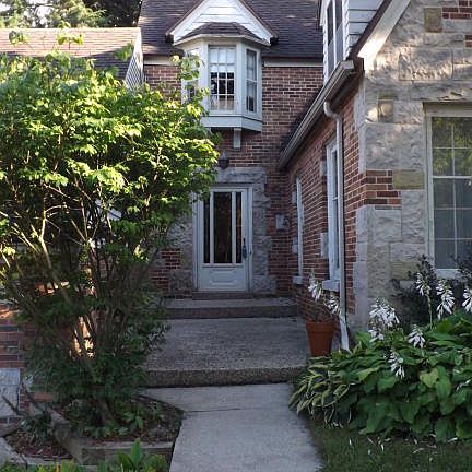 2nd image of 2464 Coit Ave NE
