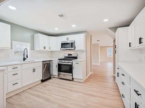 5th image of 825 N Carter St