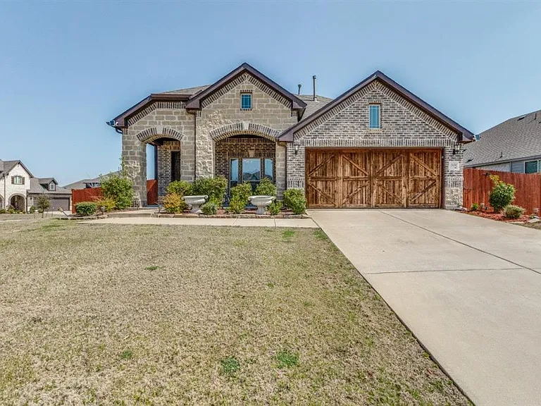 3630 Pendleton Ct — Photo 1