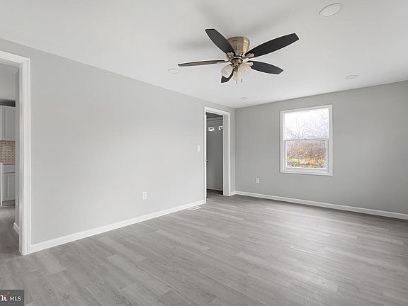 3rd image of 136 State Line Rd #A