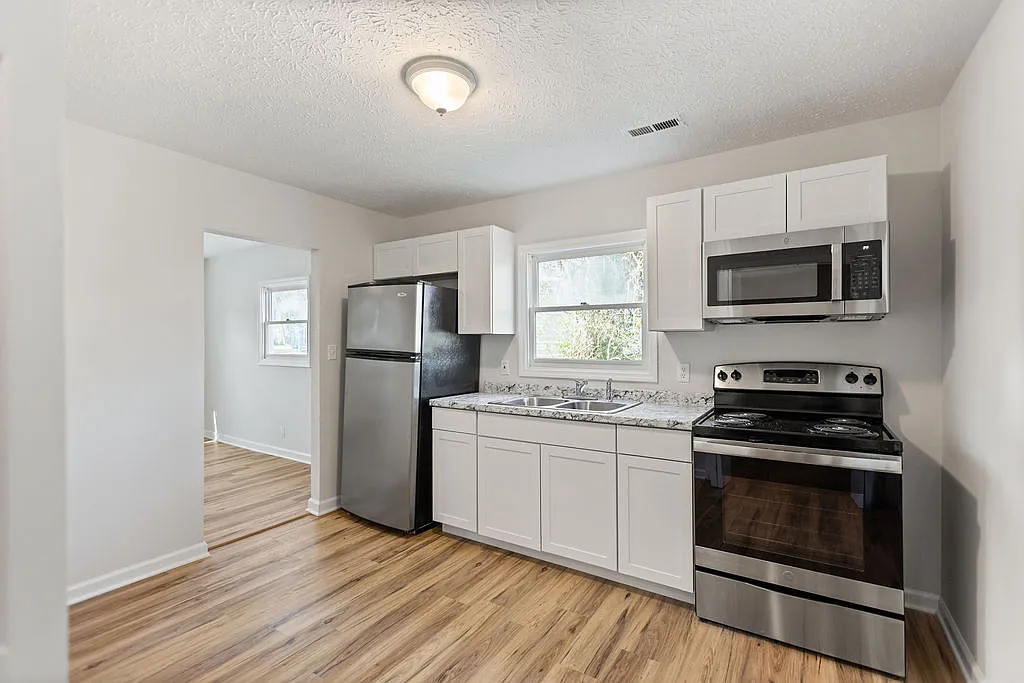 154 Hamilton Cir — Photo 2