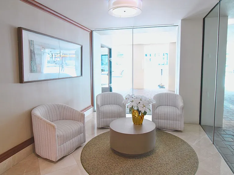 1 Beach Dr SE #1014 — Photo 2