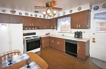 4th image of 8211 Kostner Ave