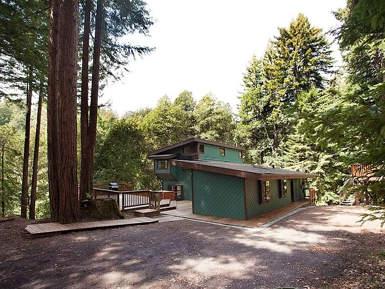 2080 Sparrow Valley Rd — Photo 2