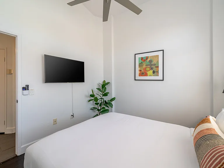 Calico Cir — Photo 18