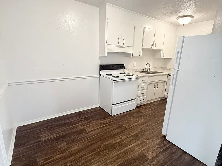 Hunting Ridge Apartments — Photo 2