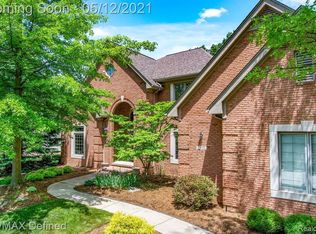 1698 Spring Creek Dr, Rochester Hills, MI 48306