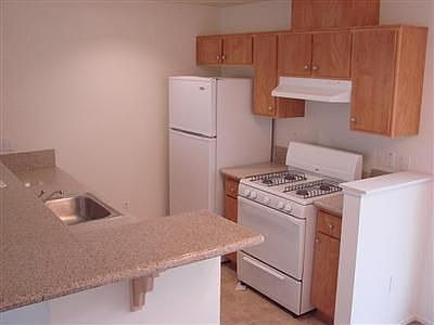 4th image of 2424 N Sycamore Ave