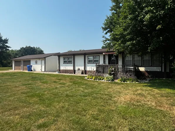 610 S 3rd St, Arlington, SD 57212