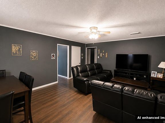3rd image of 2116 W 38th St