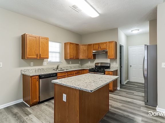 2nd image of 6811 Bridgewood Dr