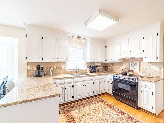 4th image of 10605 Argonne Dr