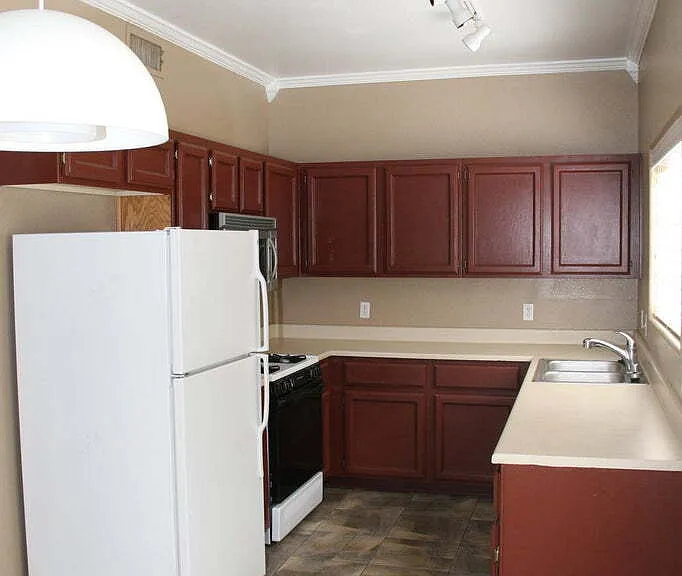 1013 W Westchester Ave — Photo 8