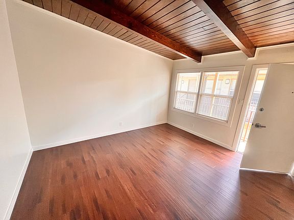 2nd image of 3245 Vicente St APT 5