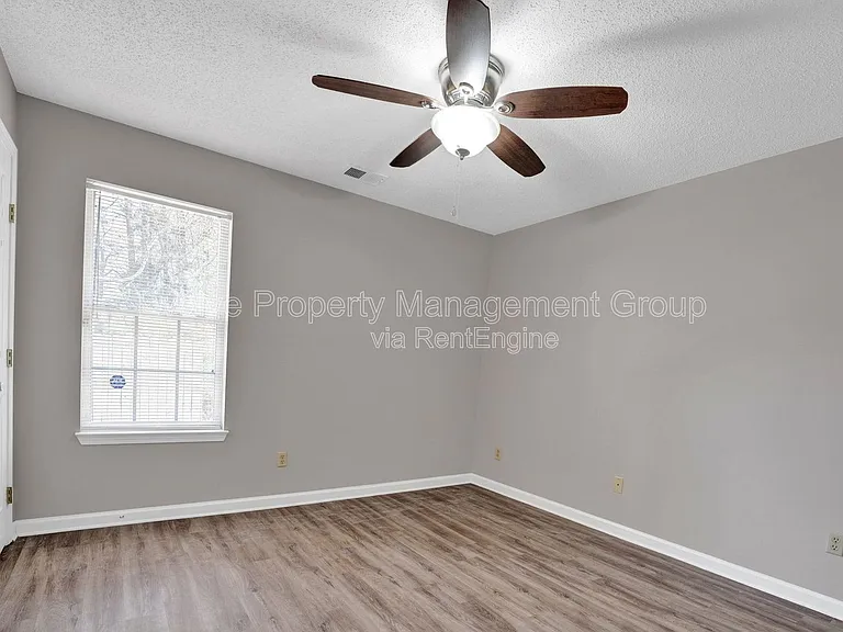 3014 Meadows Ln — Photo 8