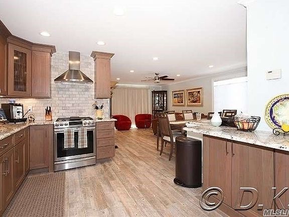 3rd image of 287 West Broadway
