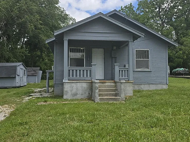2062 N Albertha Ave — Photo 1