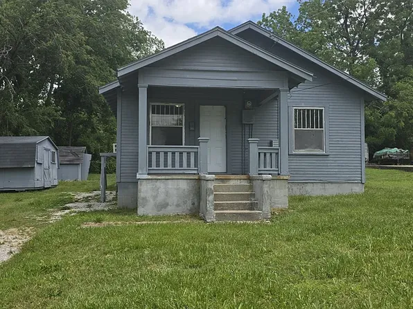 2062 N Albertha Ave, Springfield, MO 65803