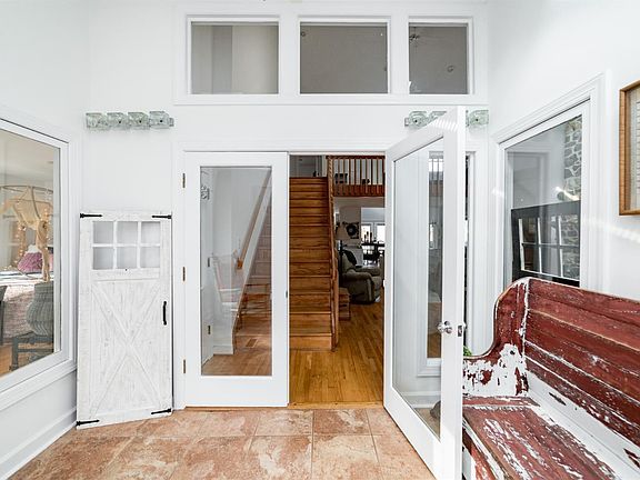 3rd image of 407 Saint Andrews Cir
