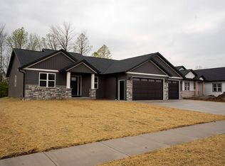 2525 S Stellita Cir, De Pere, WI 54115