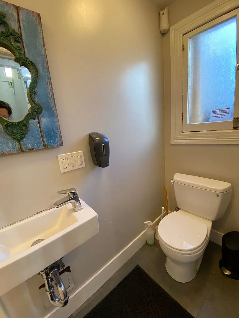 Top Floor, Private Room (SRO) Available! Laundry On-Site! — Photo 4