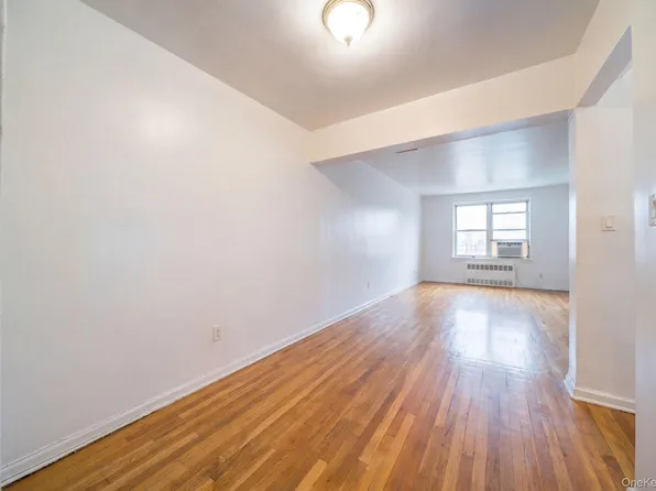 84-01 Main Street #618, Briarwood, NY 11435