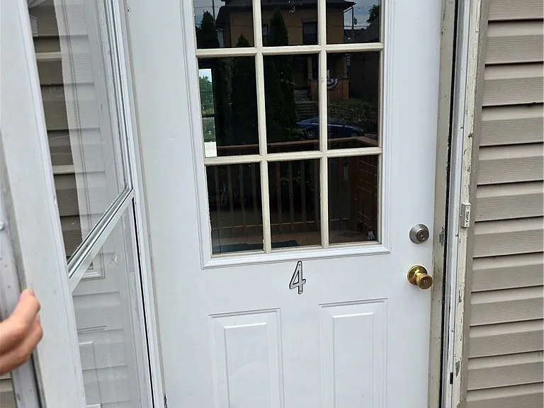 196 W Madison St #4 — Photo 2