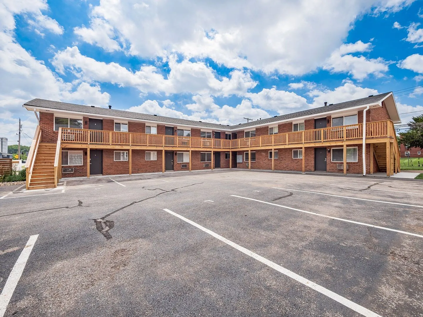 1 bed, 1.0 bath, $899 — Photo 2