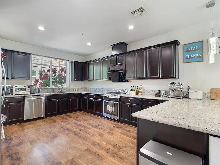 7071 N Mariposa Ct — Photo 4