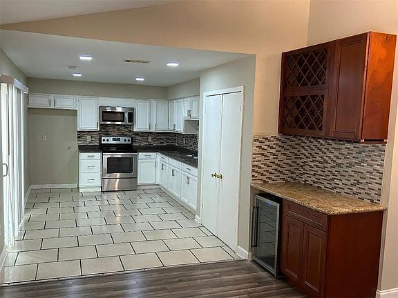 5th image of 2401 E Sunny Meade Dr