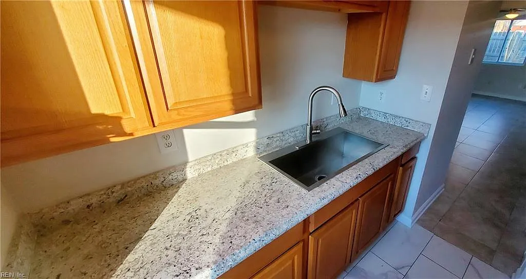 2 bed, 921 sqft, $1,700 — Photo 4