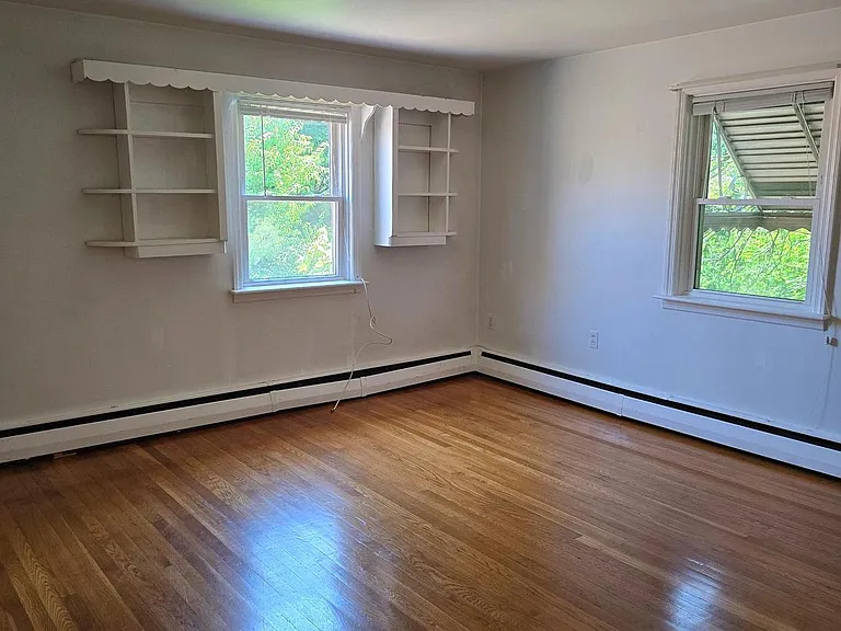 618 Biggs Ave — Photo 6