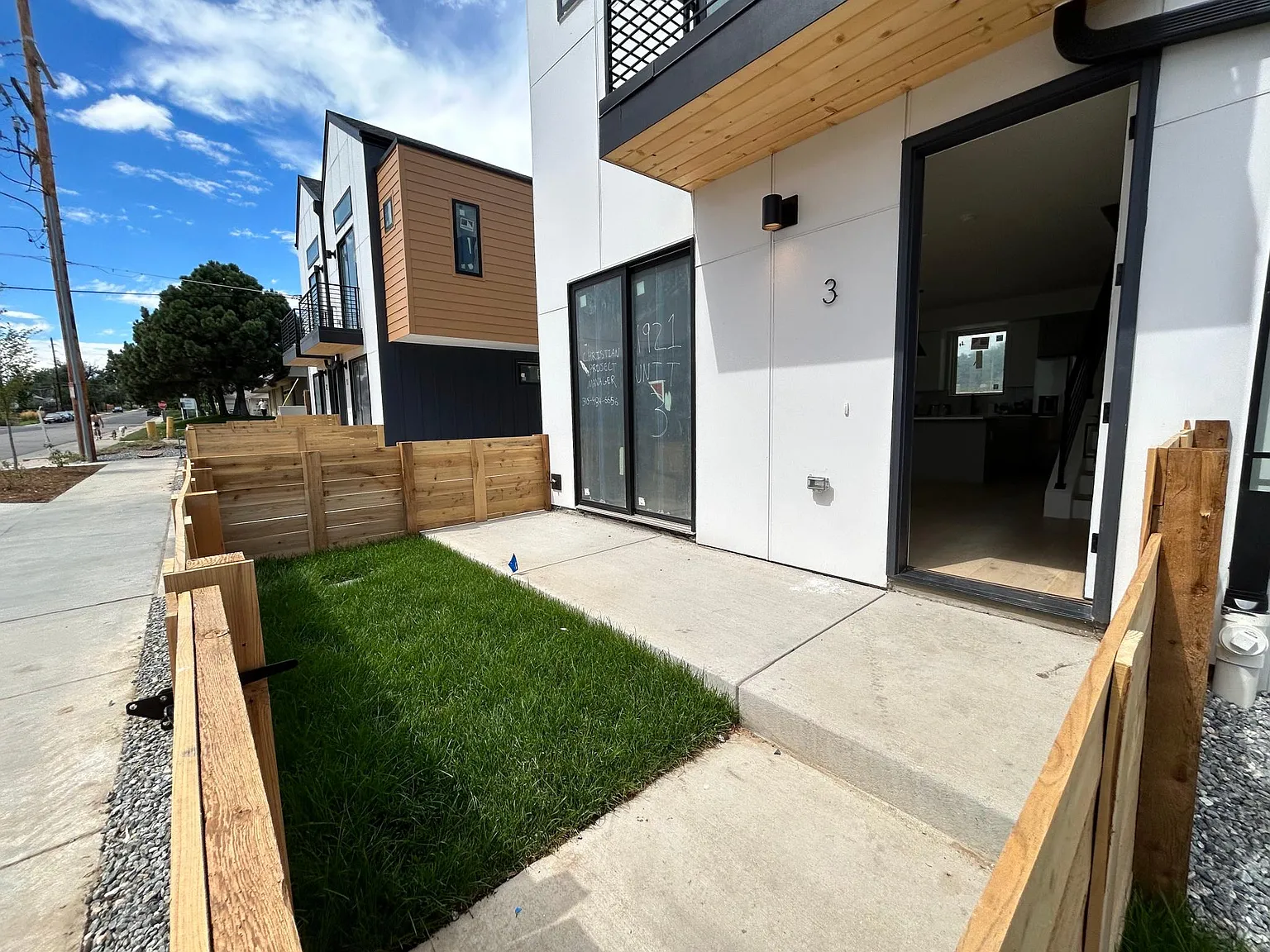 1921 W Elk Pl — Photo 4