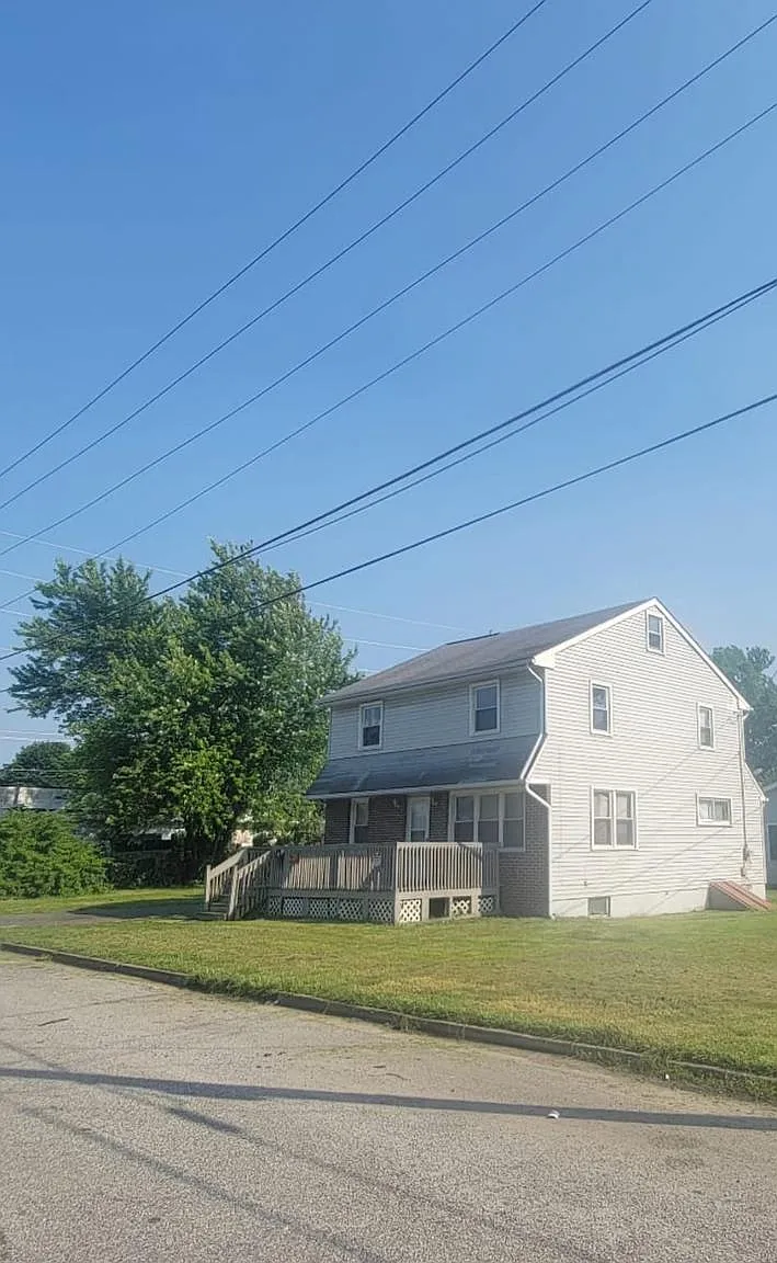 3 bed, 1.0 bath, 1610 sqft, $2,450 — Photo 4