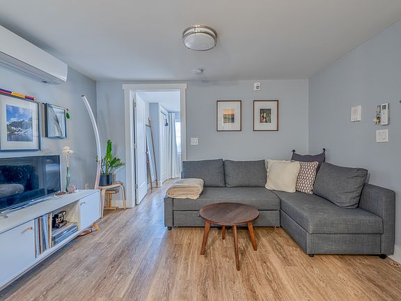 3rd image of 250 Suydam Ave APT 1