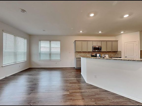 5th image of 588 Pecan Landing Ln #24-2007