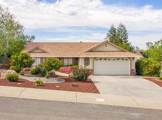 2730 Crystal Tree Dr, Redding, CA 96001