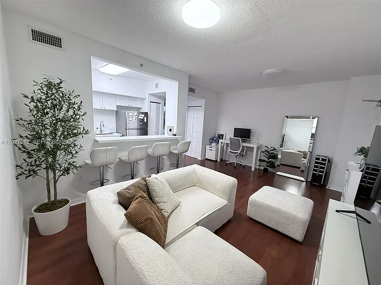 115 SW 42nd Ave #402 — Photo 27