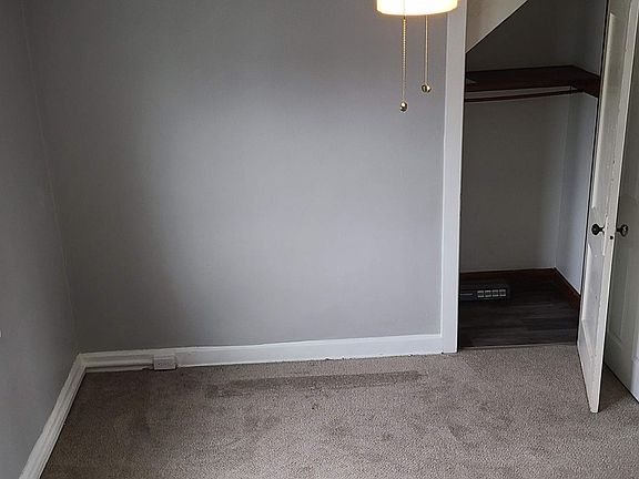 4th image of 4539 Forest Ave #3