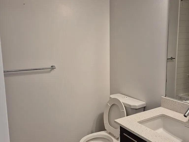 2212 Lake Shore Blvd W #516 — Photo 10