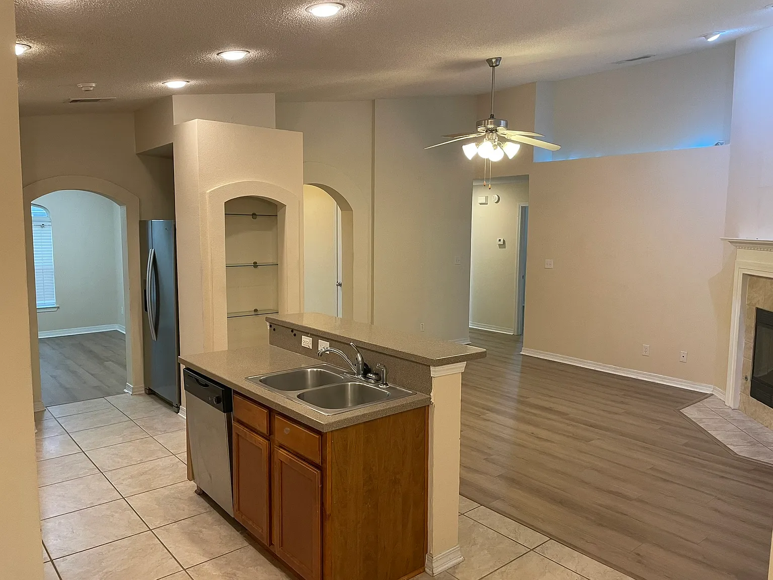 3 bed, 1623 sqft, $1,925 — Photo 4