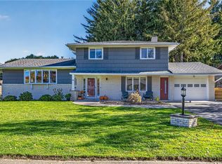 46 Astronaut Dr, Rochester, NY 14609